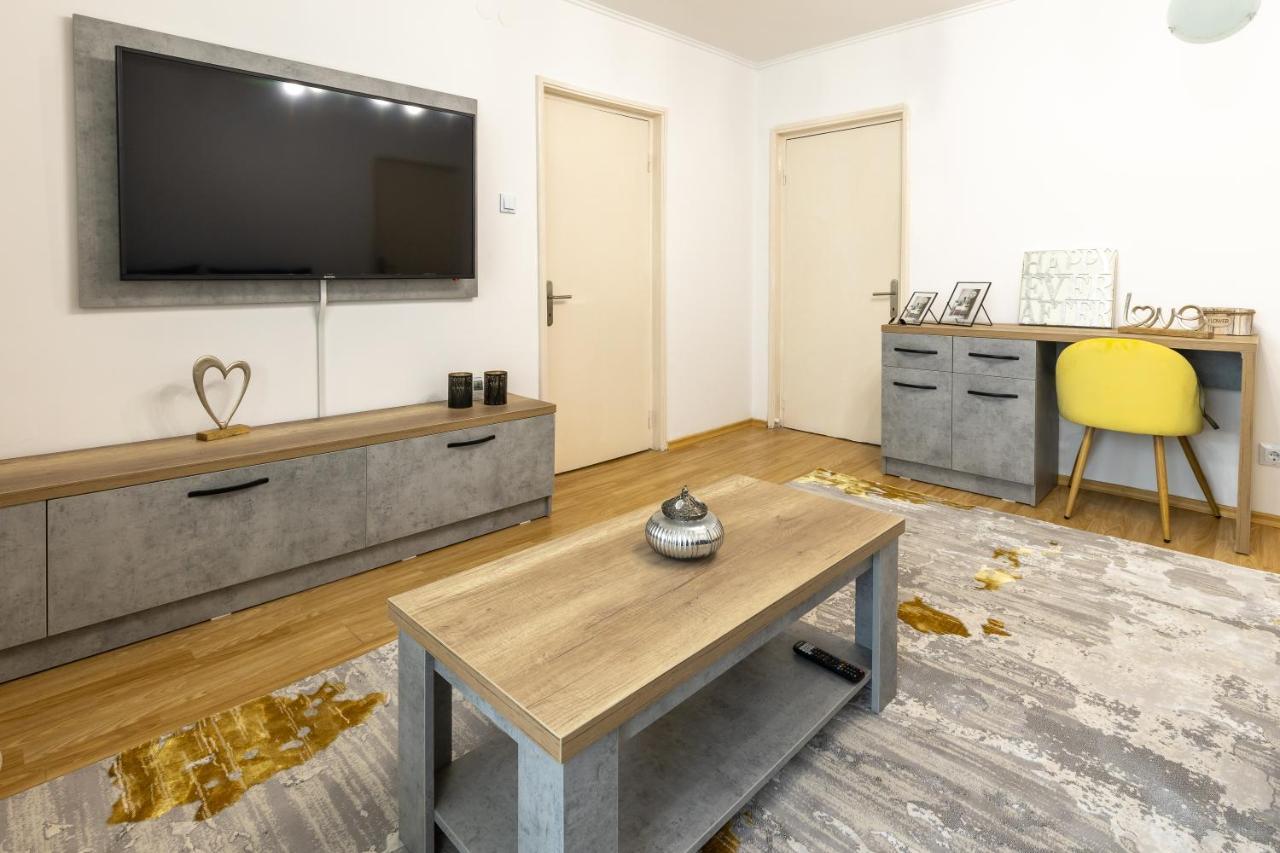 Luxury 2 Bedroom Holiday Apartment Piteşti Dış mekan fotoğraf