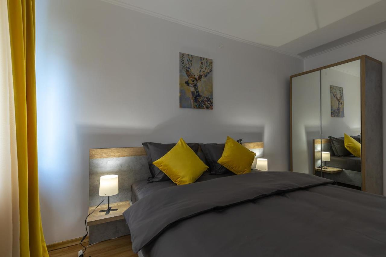 Luxury 2 Bedroom Holiday Apartment Piteşti Dış mekan fotoğraf